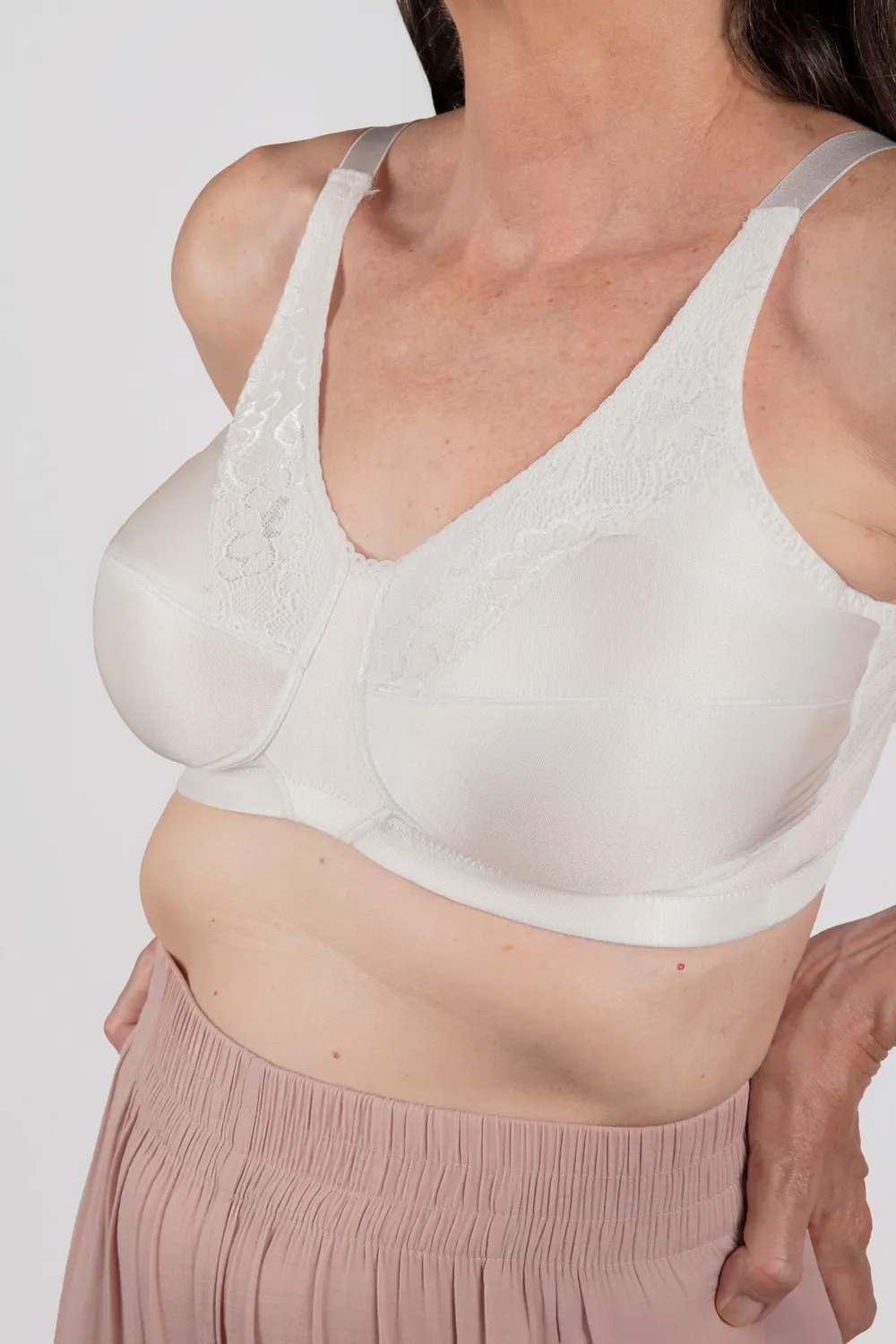 Trulife Ava 6210 BH off-white med blonder proteselommer